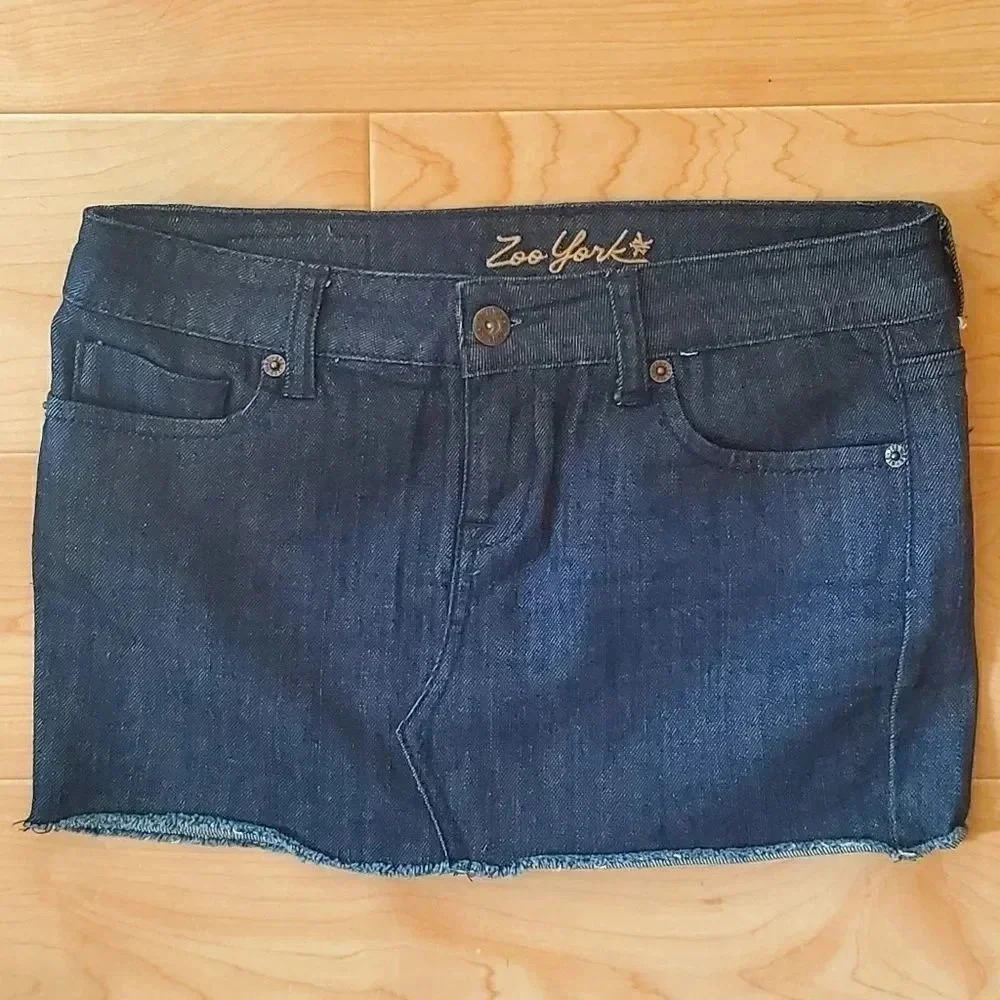 Zoo York dark wash denim mini skirt Size 3
